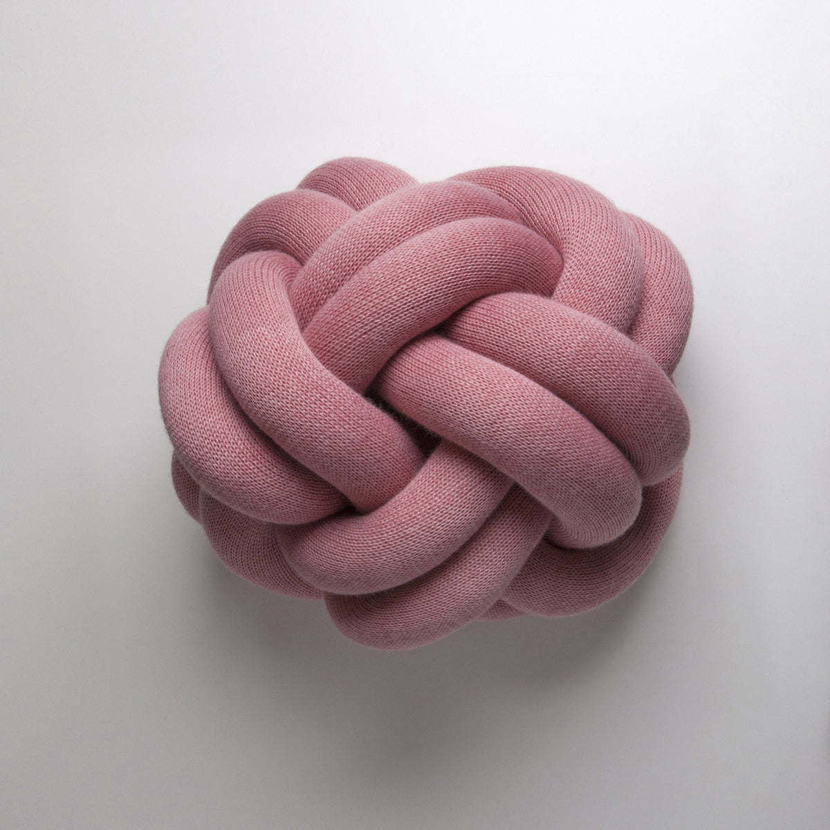 Coussin rose Knot 30cm - Design House Stockholm - The Cool Republic