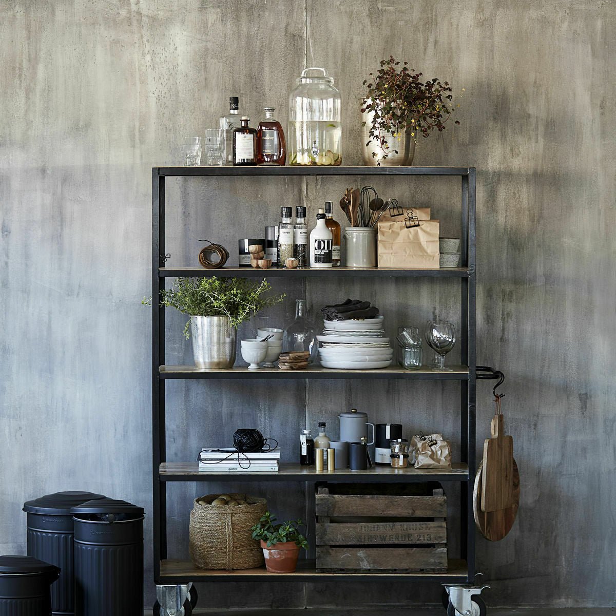Desserte en bois de manguier quatre étages Wheels - House Doctor - The Cool Republic