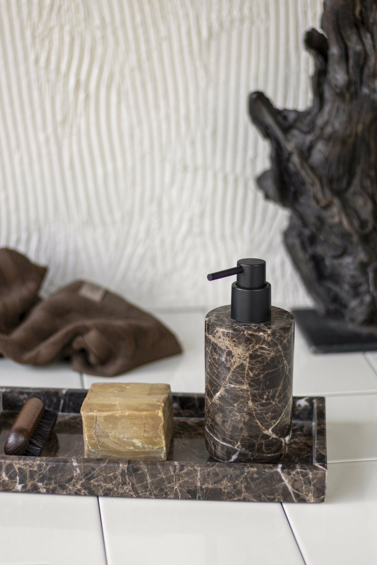 Distributeur de savon en marbre marron 18cm Marble - Mette Ditmer - The Cool Republic