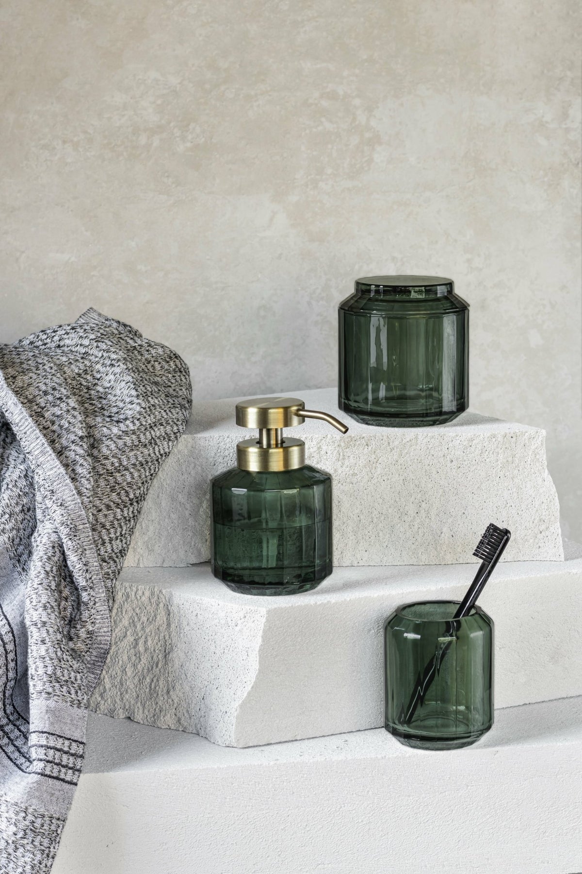 Distributeur de savon en verre vert 18 cm VISION - Mette Ditmer - The Cool Republic