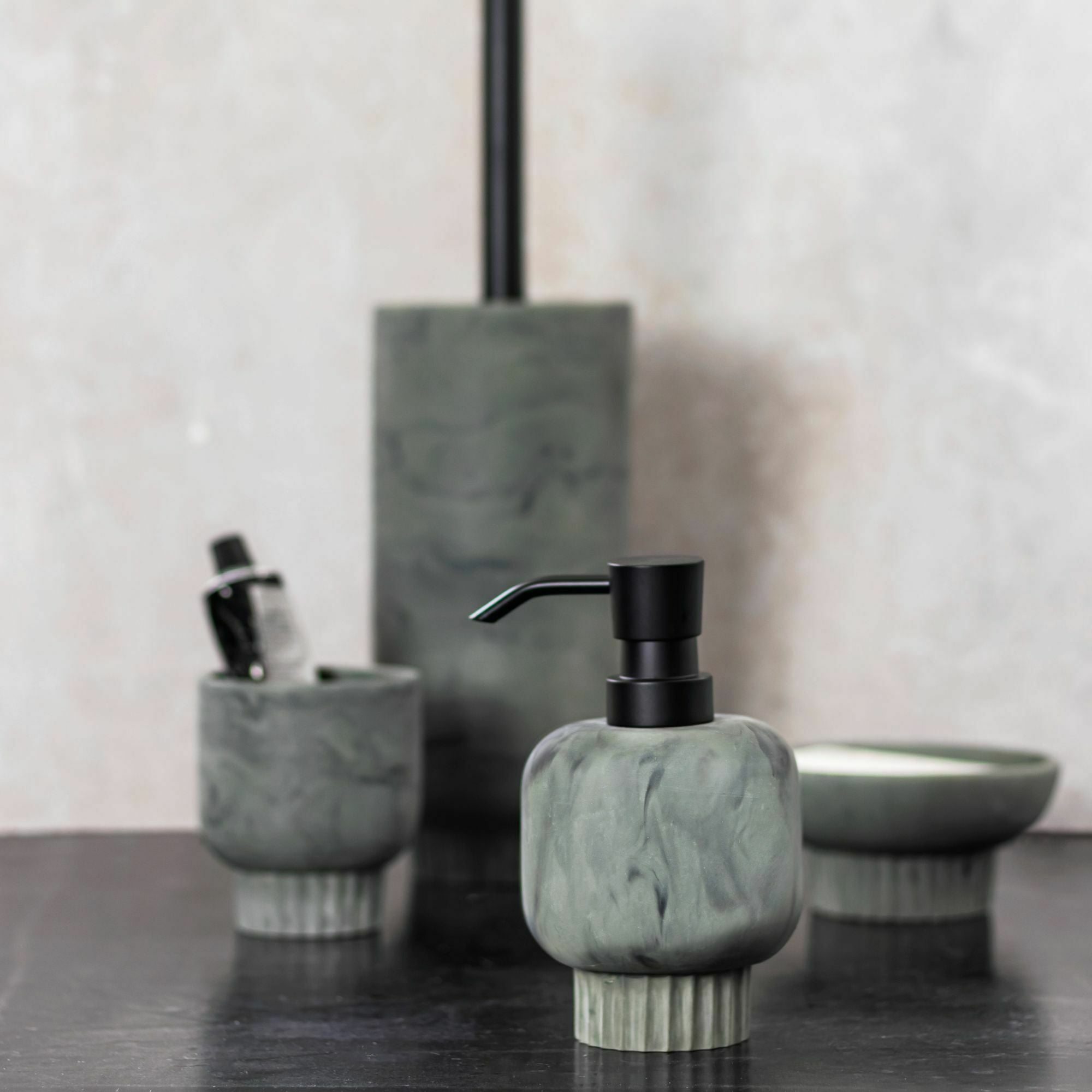Distributeur de savon vert thym Attitude - Mette Ditmer - The Cool Republic