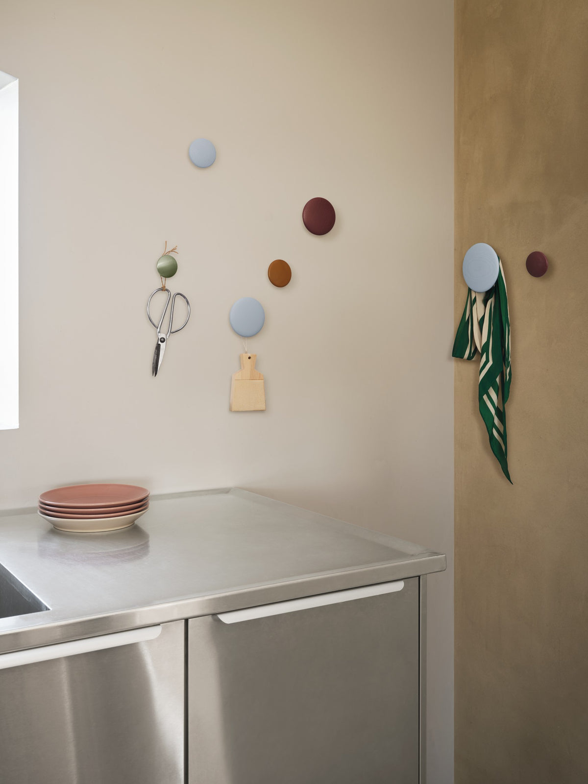 معلاق دائري من خشب البلوط أزرق سماوي 17 سم The Dots - Muuto