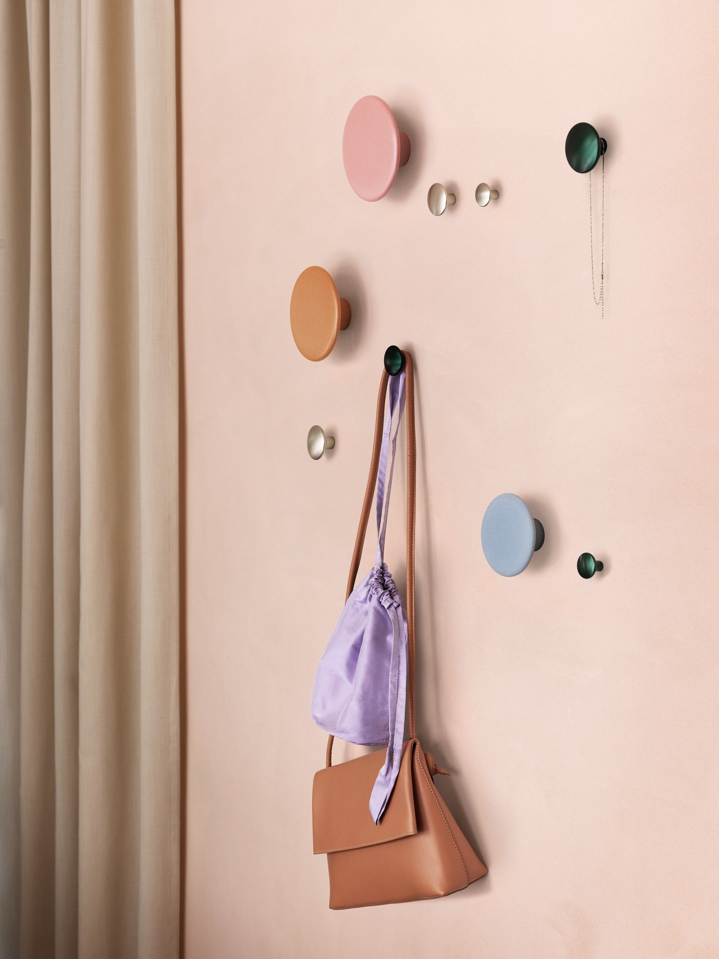 Patère ronde en céramique orange 13cm Dots - Muuto