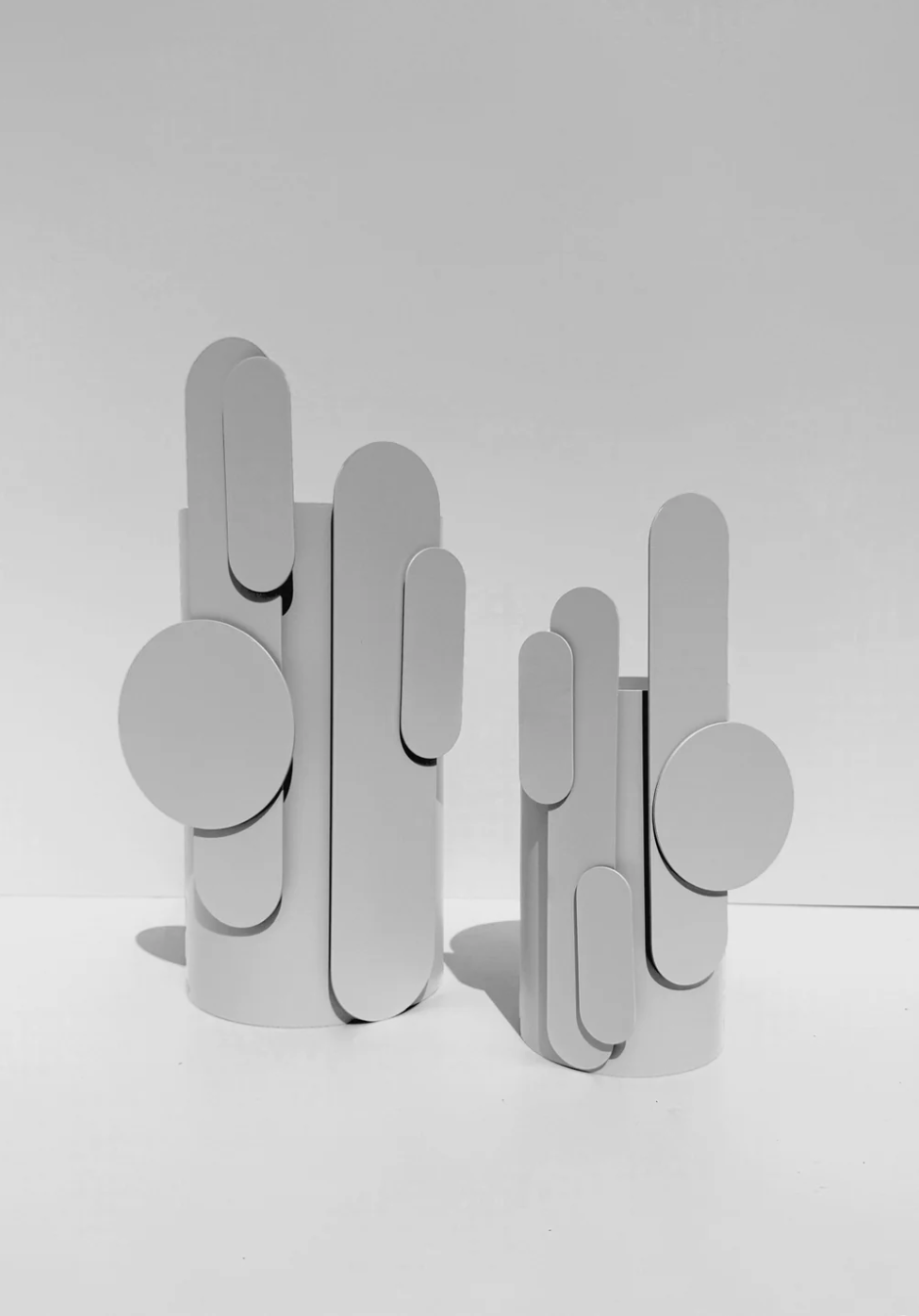 Vase sculptural en métal et verre vert céladon 30cm Toty - Mademoiselle Jo — vue 5
