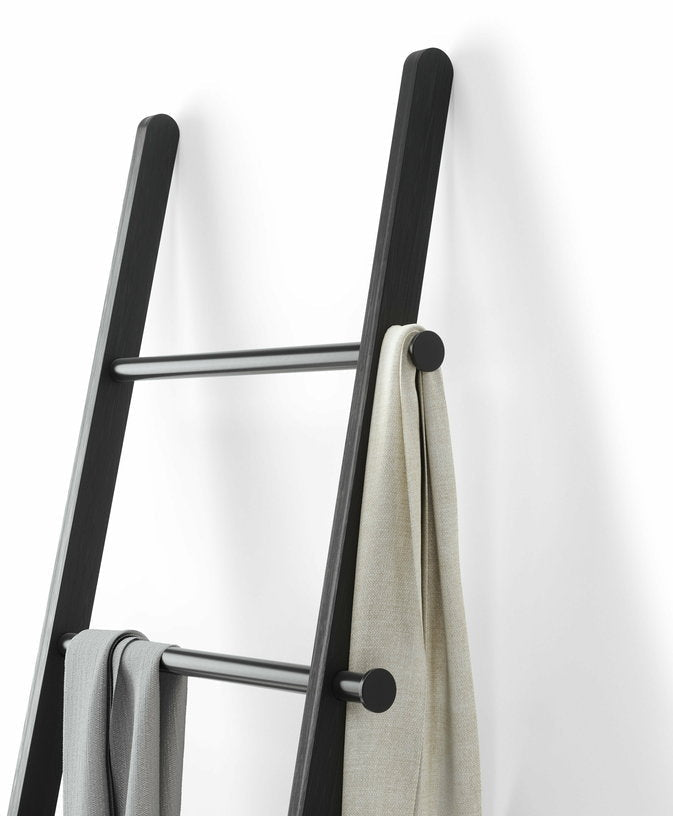 Echelle étendoir en frêne et acier noire Leana Ladder - Umbra - The Cool Republic
