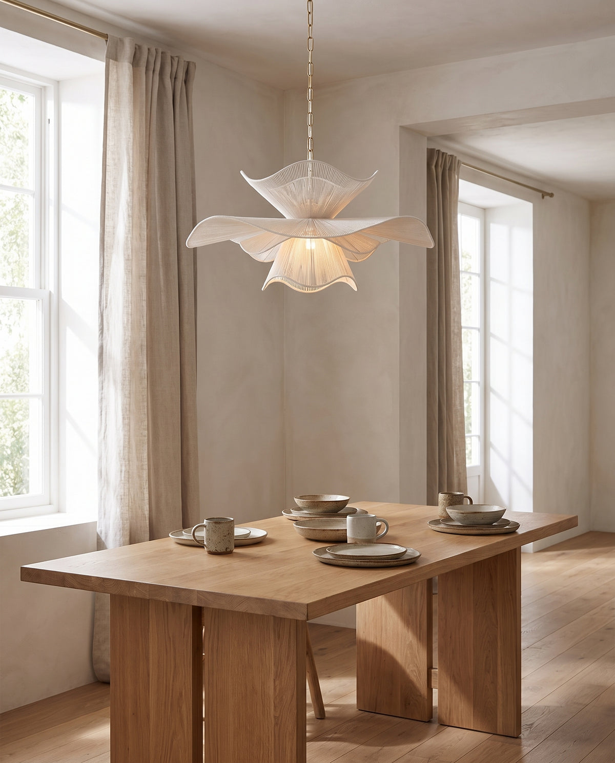 Suspension en textile laiton vieilli 86x43cm Amanda - Mitzi en situation