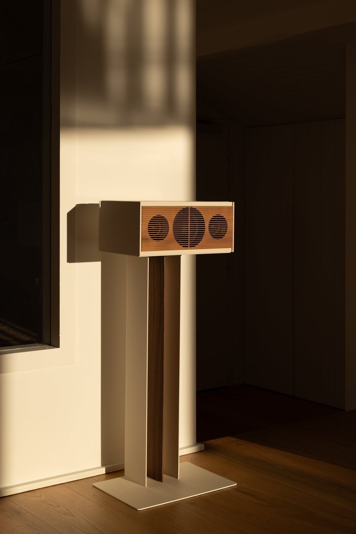 Enceinte en noyer beige 36x25x16cm Pr link - La boite concept - The Cool Republic