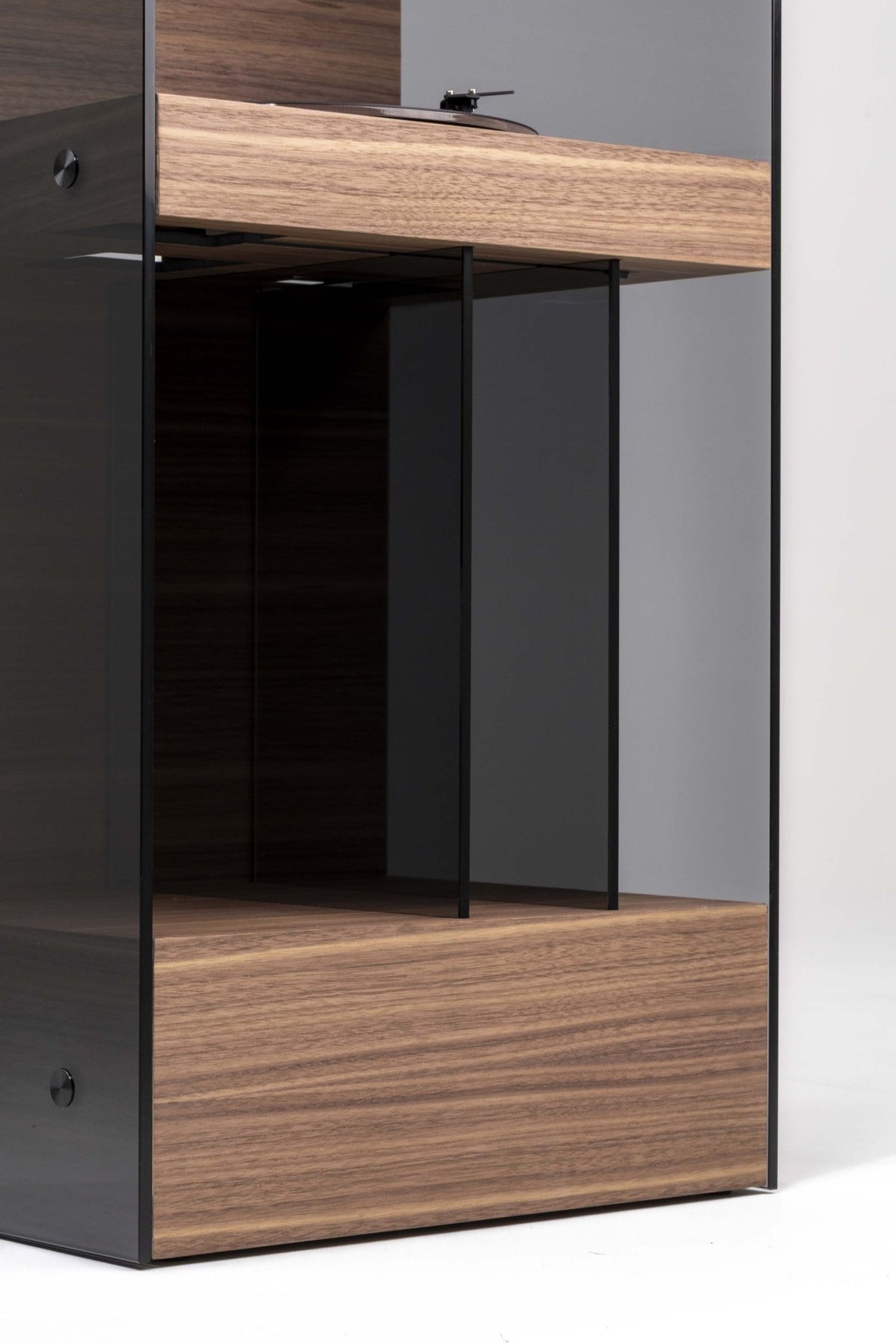 Enceinte hifi et platine vinyle en noyer 44x34x105cm Pr alta - La boite concept - The Cool Republic
