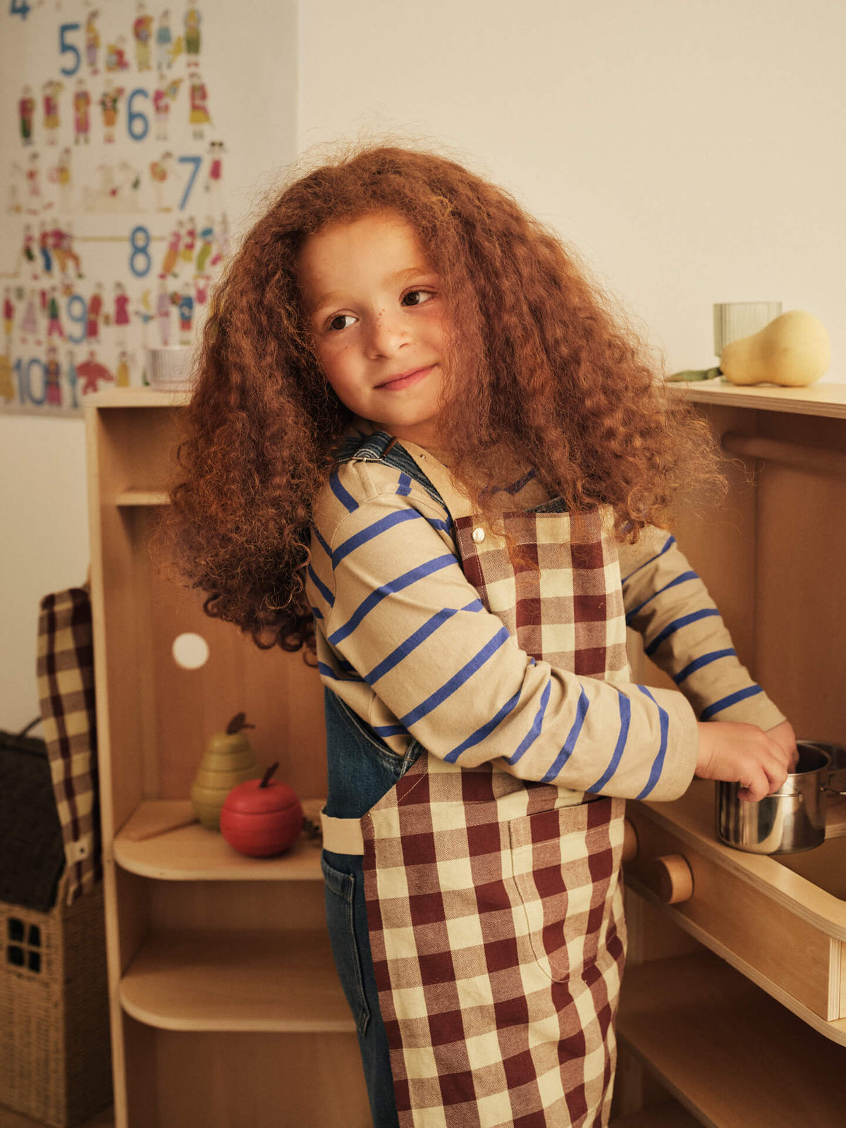 Ensemble de cuisine pour enfant en coton bio à carreaux marron et vert Bothy - Ferm Living - The Cool Republic
