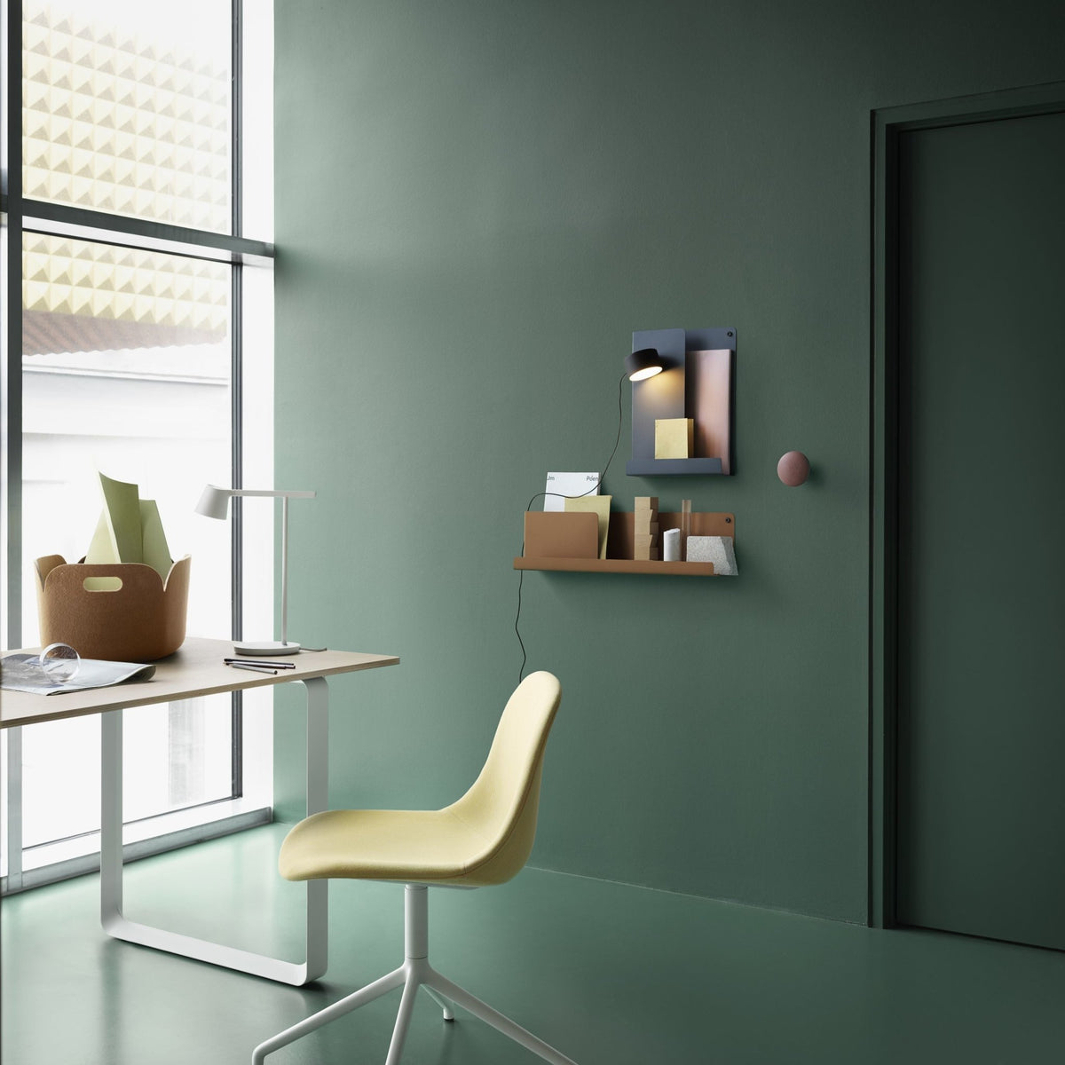 Étagère bleu gris en métal 63 cm Folded - Muuto - The Cool Republic