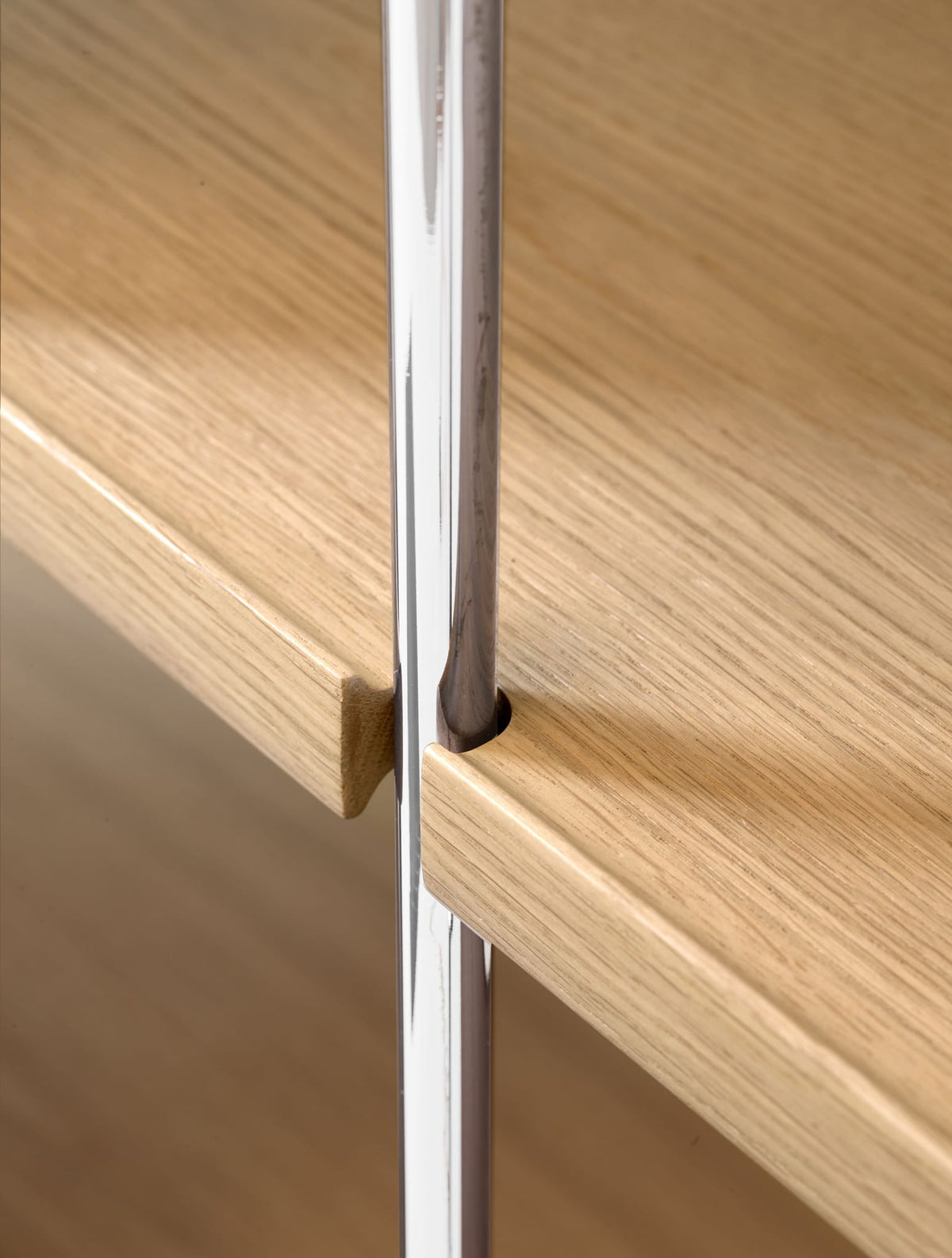 Etagère en acier chrome et chêne naturel 123x38x95cm Alima NDS5 - &tradition — vue 3