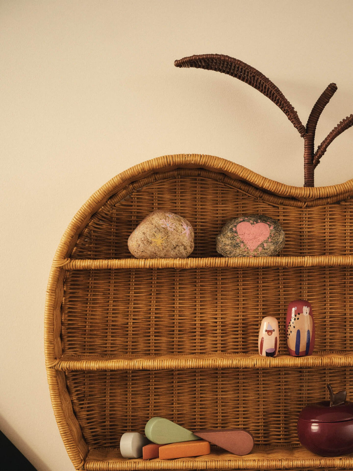 Etagère en rotin tressé naturel 70 x 12,5 x 68 cm Apple - Ferm Living - The Cool Republic