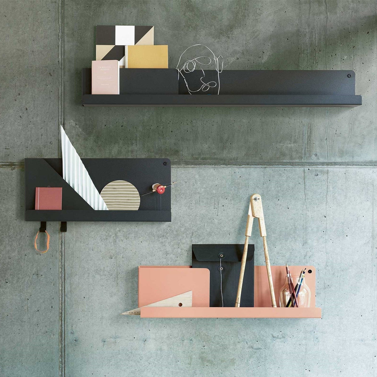 Étagère grise en métal 96 cm Folded - Muuto - The Cool Republic
