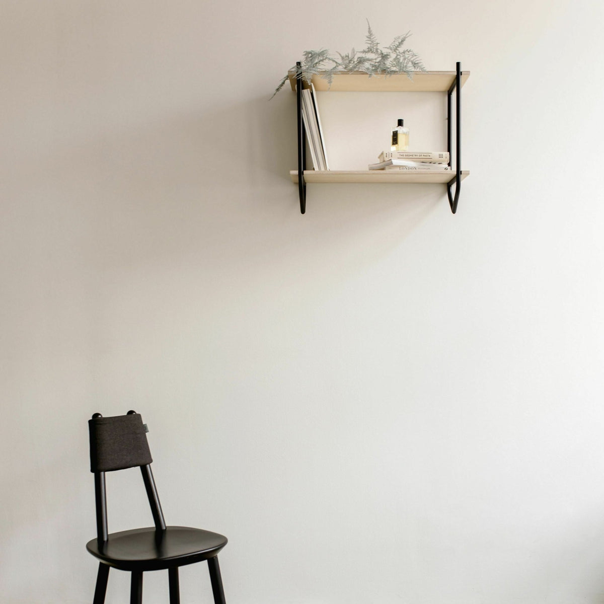 Black frame wall shelf Dessus - Emko - The Cool Republic