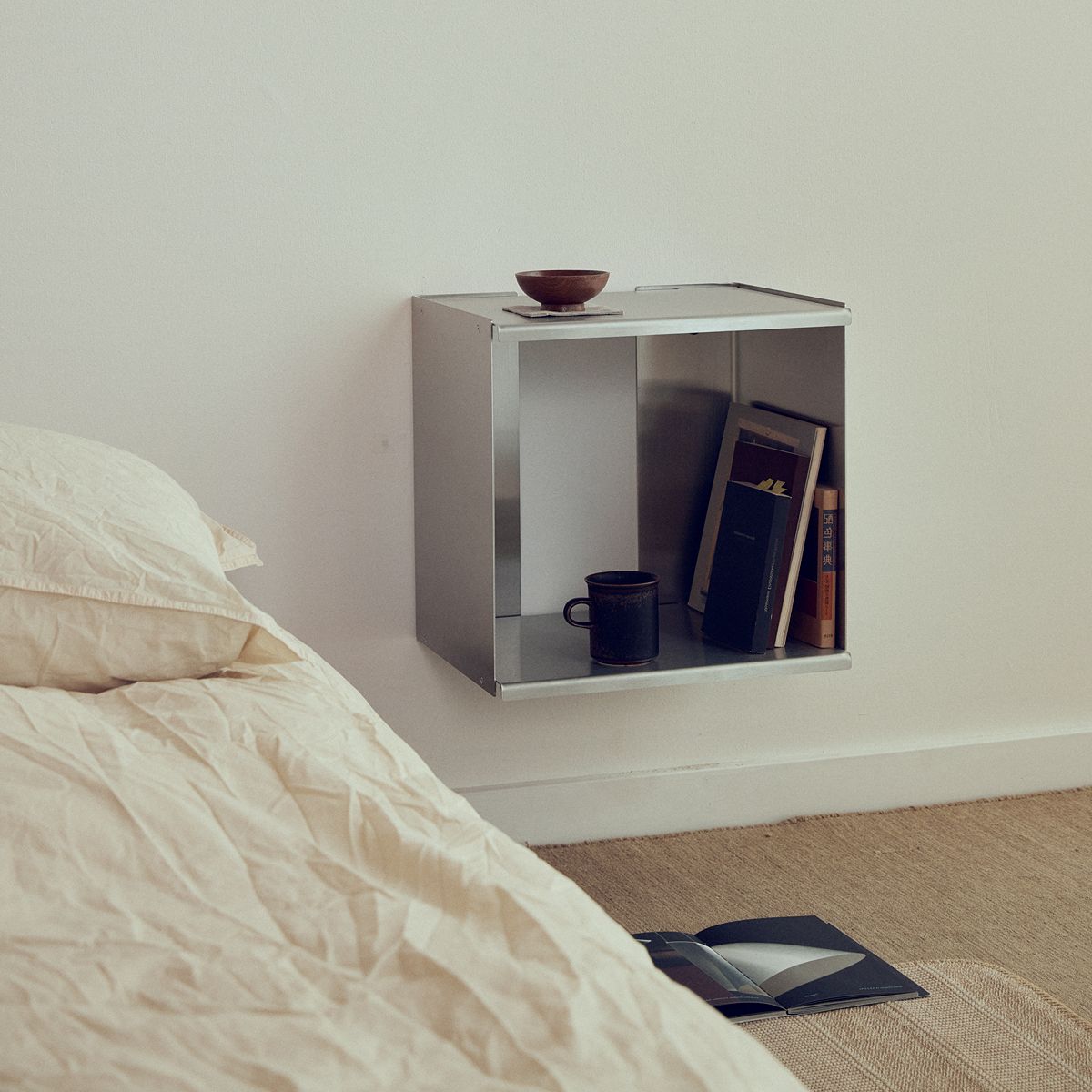 Etagère murale en acier 34,5x28x34cm Taper - Form&Refine - The Cool Republic