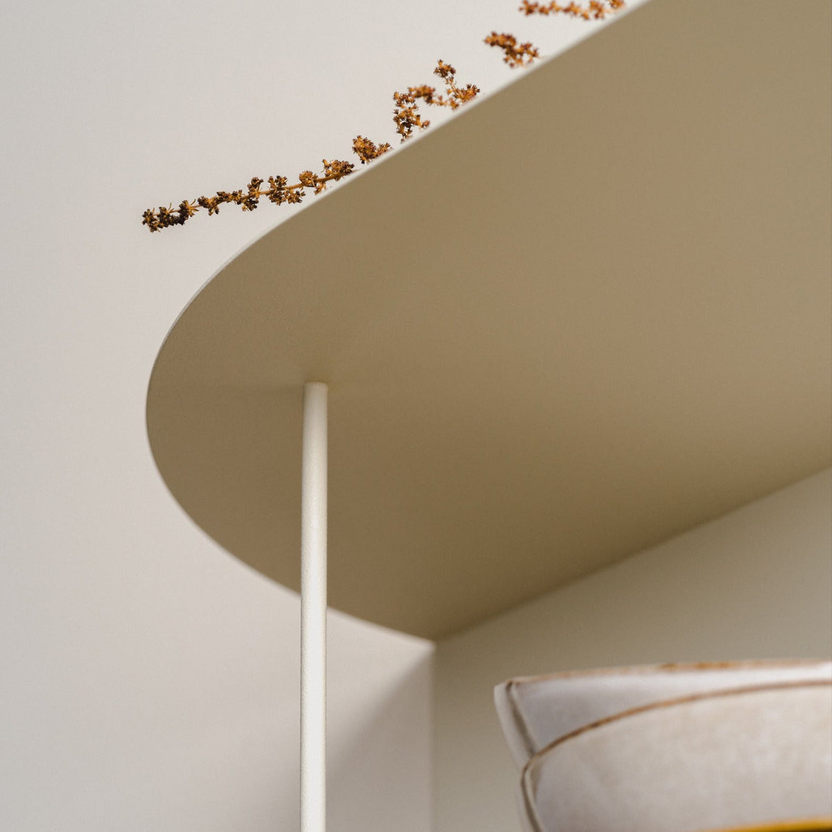 Étagère murale en acier beige 80 x 20 cm Lina - noo.ma - The Cool Republic