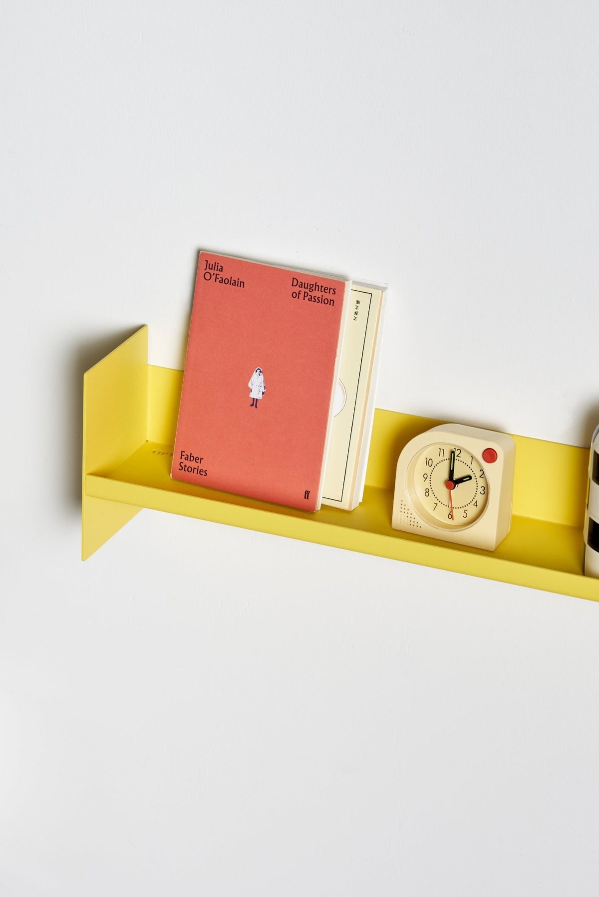Etagère murale en acier jaune de naples 45x10cm Pli slim - TIPTOE - The Cool Republic