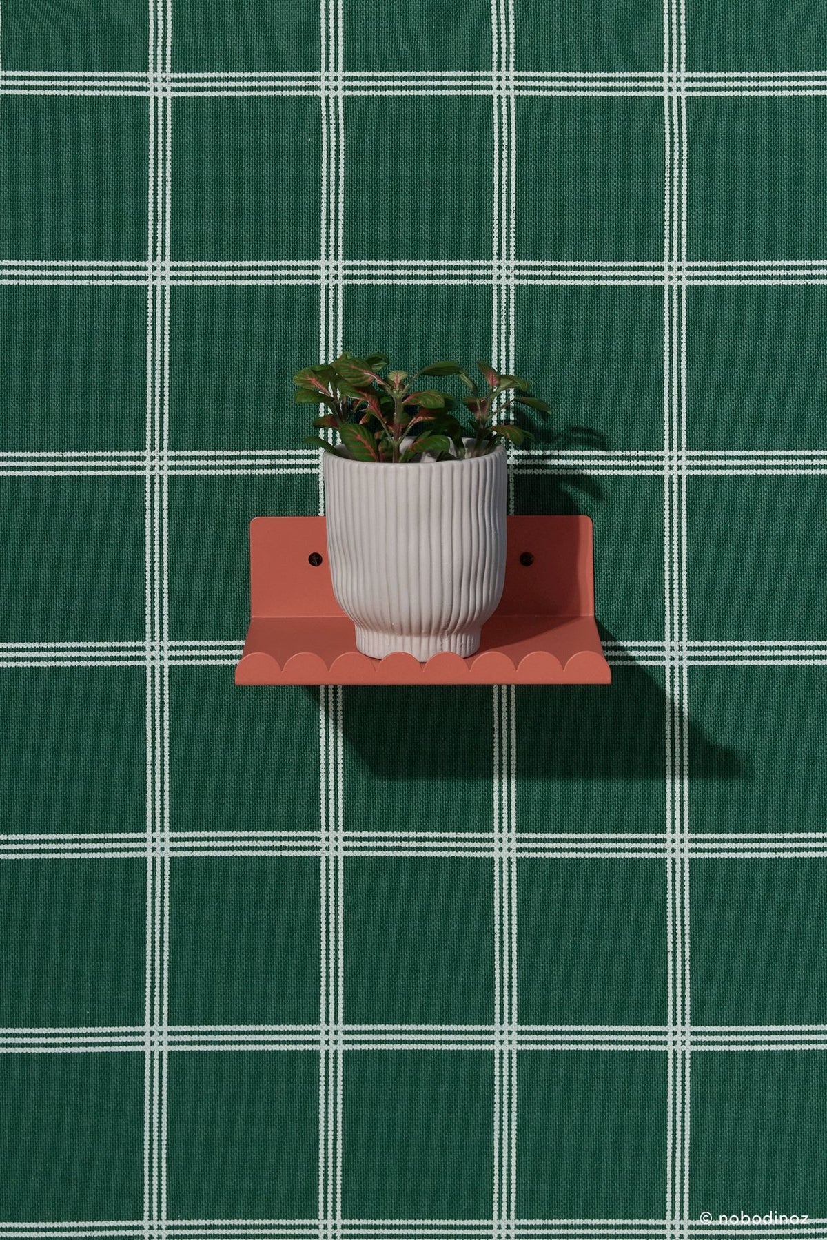 Etagère murale en acier laqué rouge mat 20x16x6cm - Nobodinoz - The Cool Republic