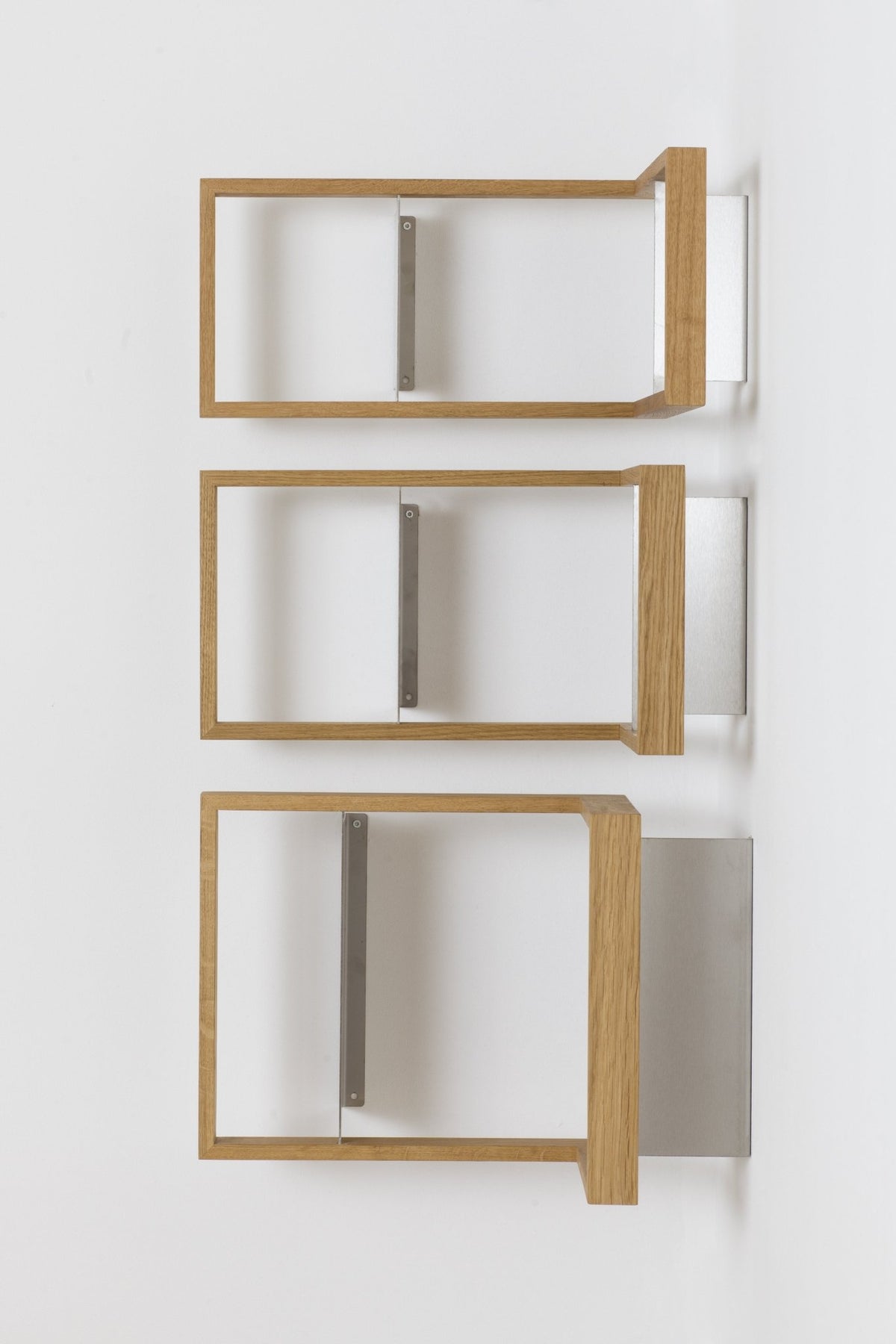 Etagère murale en bois de chêne naturel B-eck3 - Das kleine b - The Cool Republic