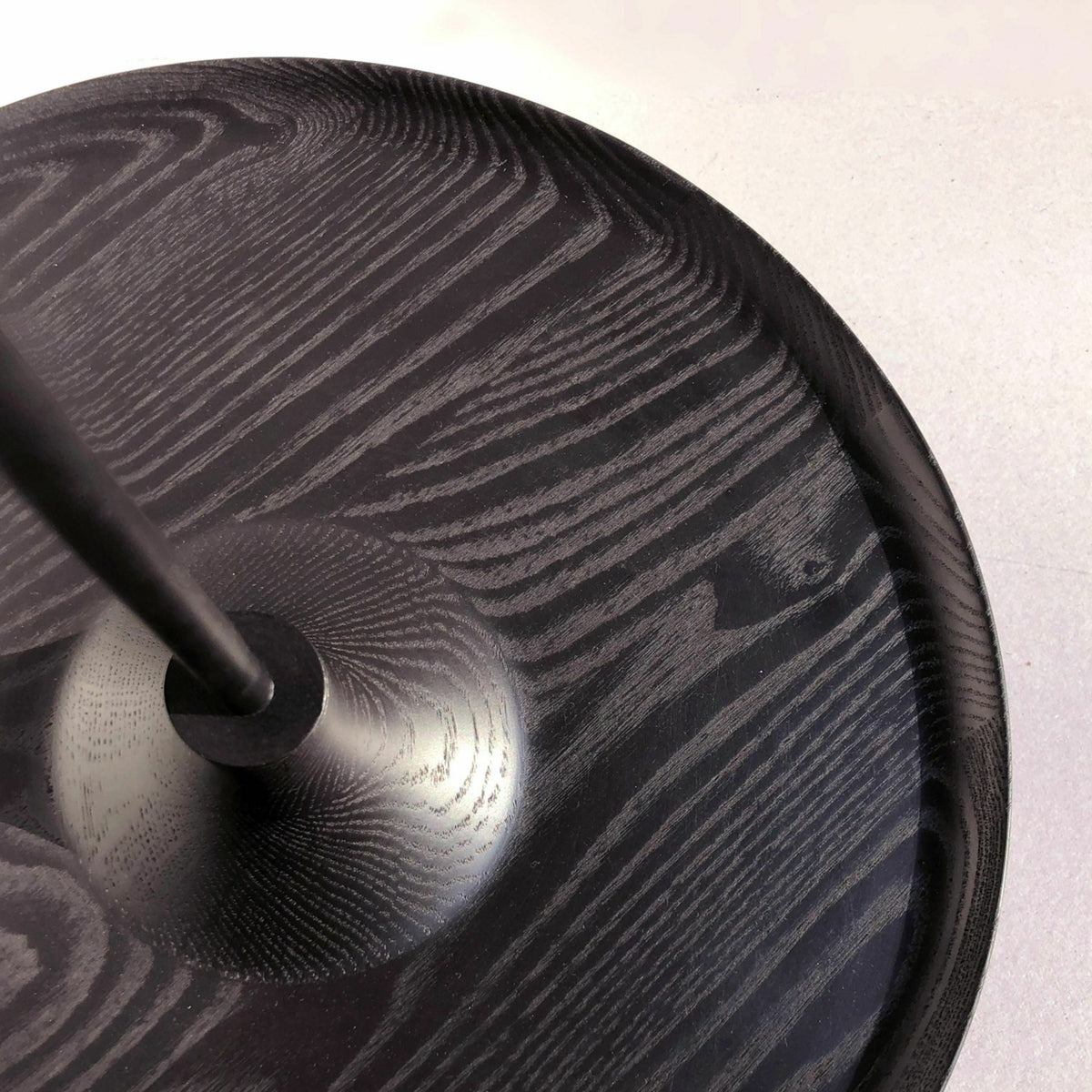 Étagère suspendue en frêne noir et métal noir XL Toupy - Mlle Jo - The Cool Republic