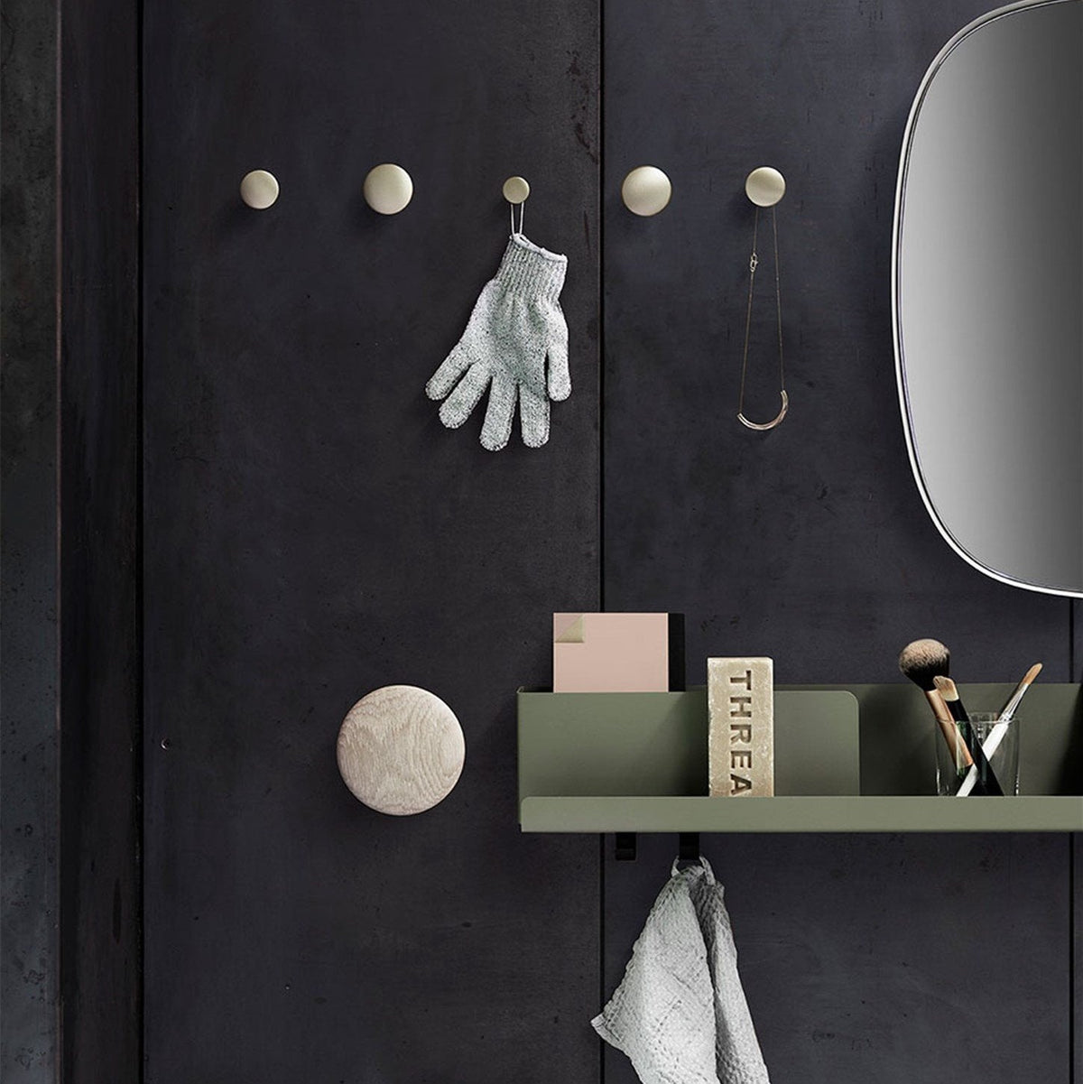 Étagère vert olive en métal 96 cm Folded - Muuto - The Cool Republic