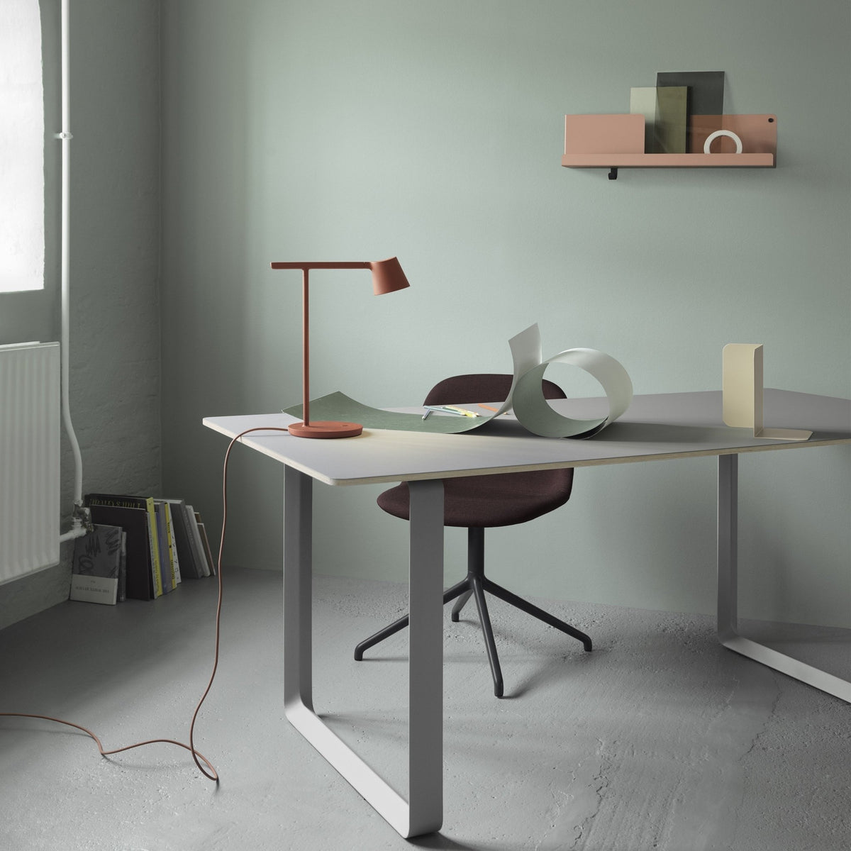 Étagère vert olive en métal 96 cm Folded - Muuto - The Cool Republic
