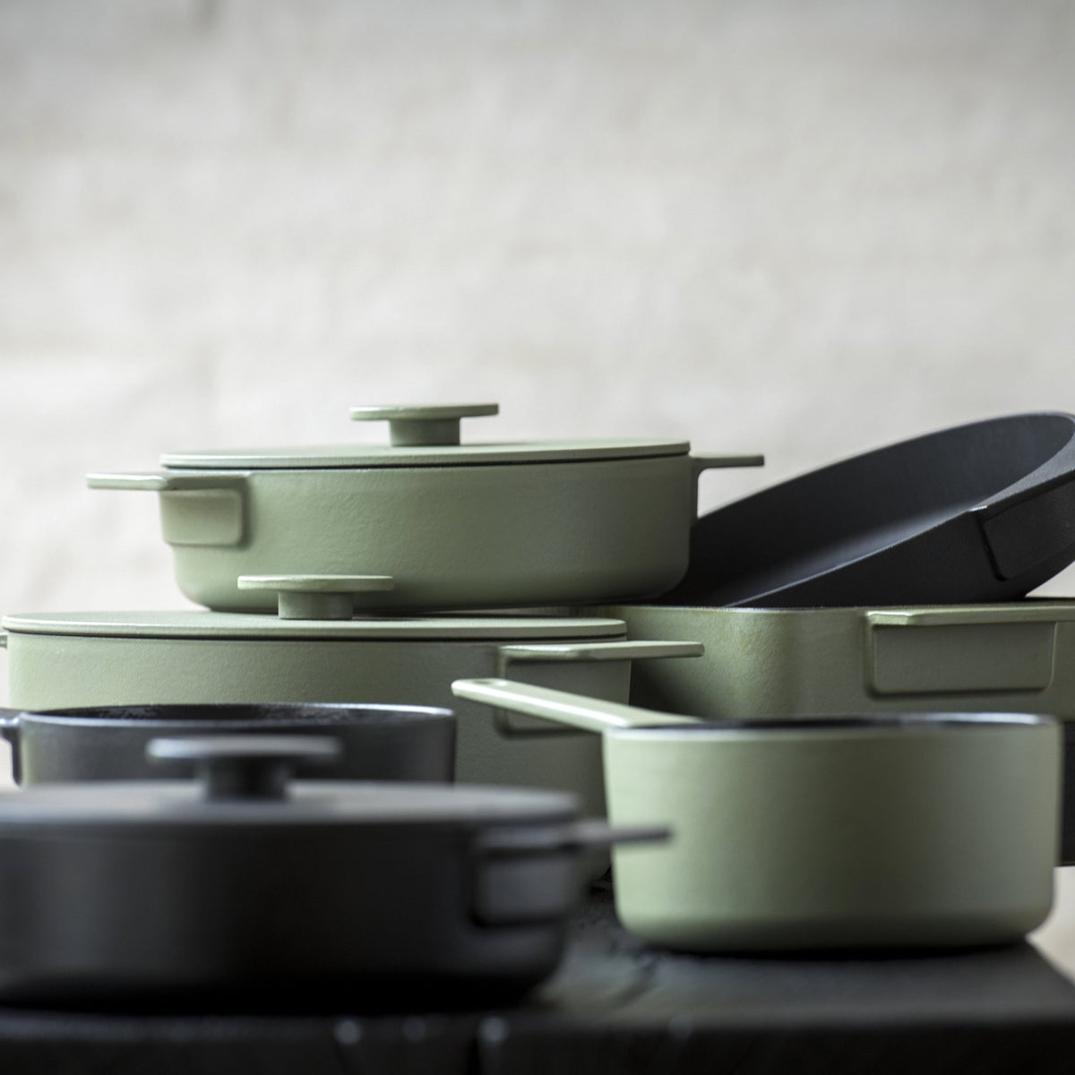 Faitout en fonte vert 2L Surface - Serax - The Cool Republic