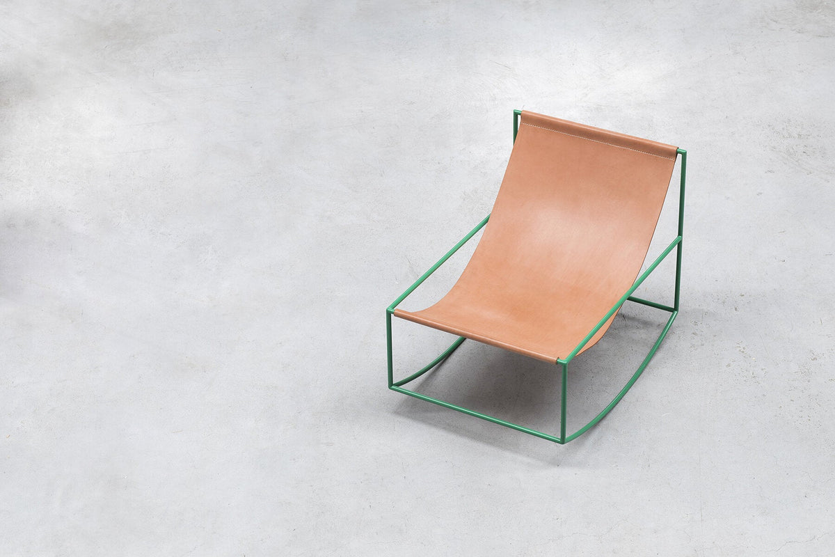 Fauteuil à bascule en métal vert et cuir 81x60x65cm- valerie_objects - The Cool Republic