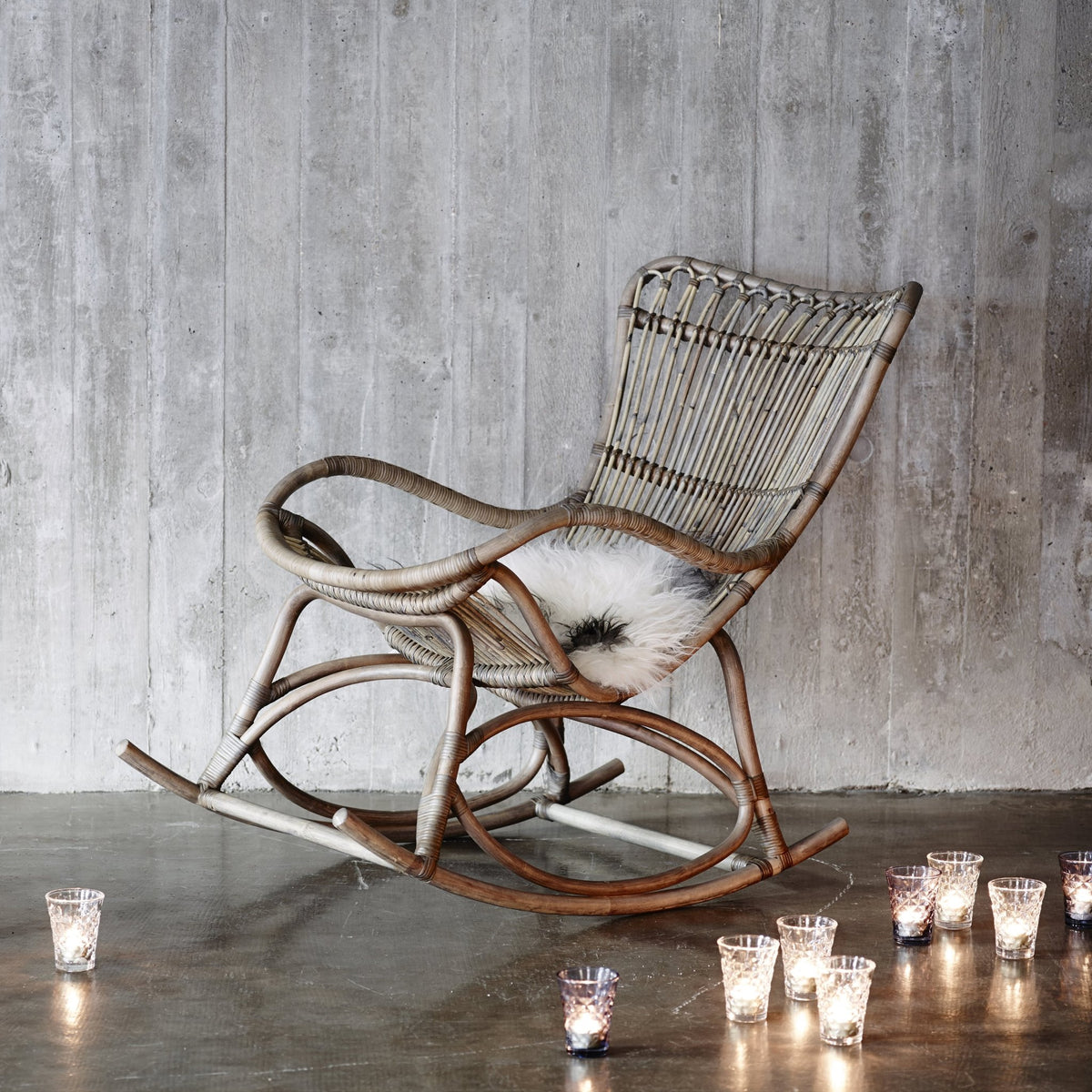 Fauteuil à bascule en rotin clair Monet - Sika Design - The Cool Republic