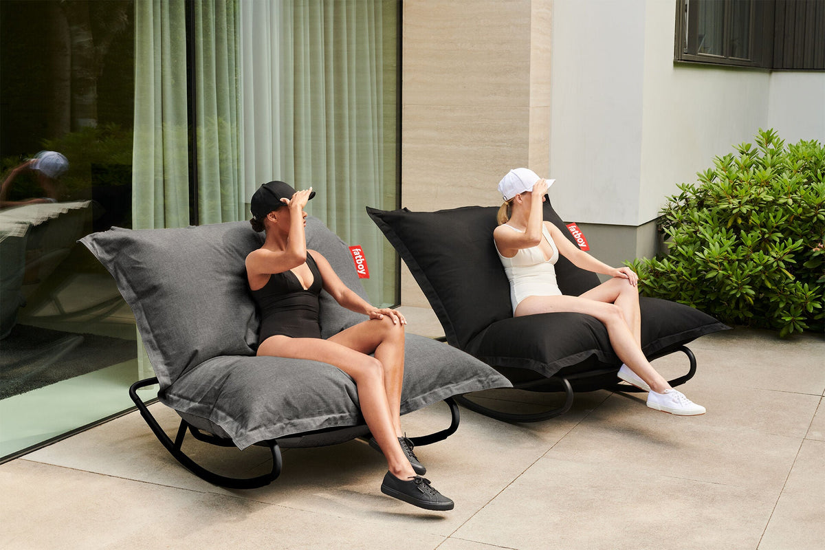 Fauteuil à bascule extérieur en métal noir avec coussin gris Rock 'n Roll Combi - Fatboy - The Cool Republic