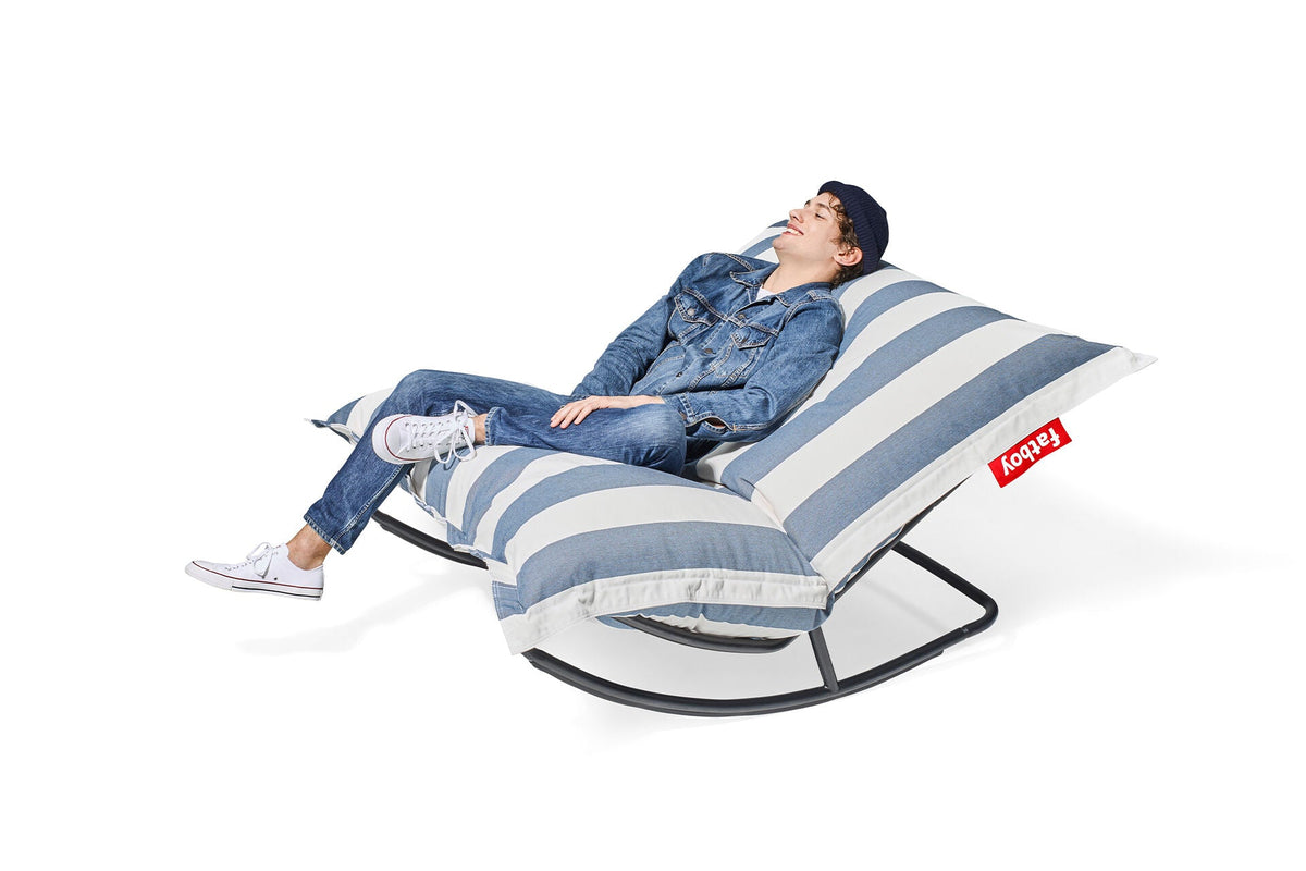 Fauteuil à bascule extérieur en métal noir avec coussin rayé bleu océan Rock 'n Roll Combi - Fatboy - The Cool Republic