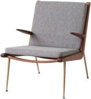 Fauteuil avec accoudoirs en noyer Hallingdal 130 HM2 Boomerang - &tradition - The Cool Republic