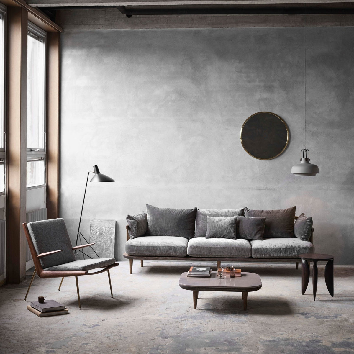Fauteuil avec accoudoirs en noyer Hallingdal 130 HM2 Boomerang - &tradition - The Cool Republic