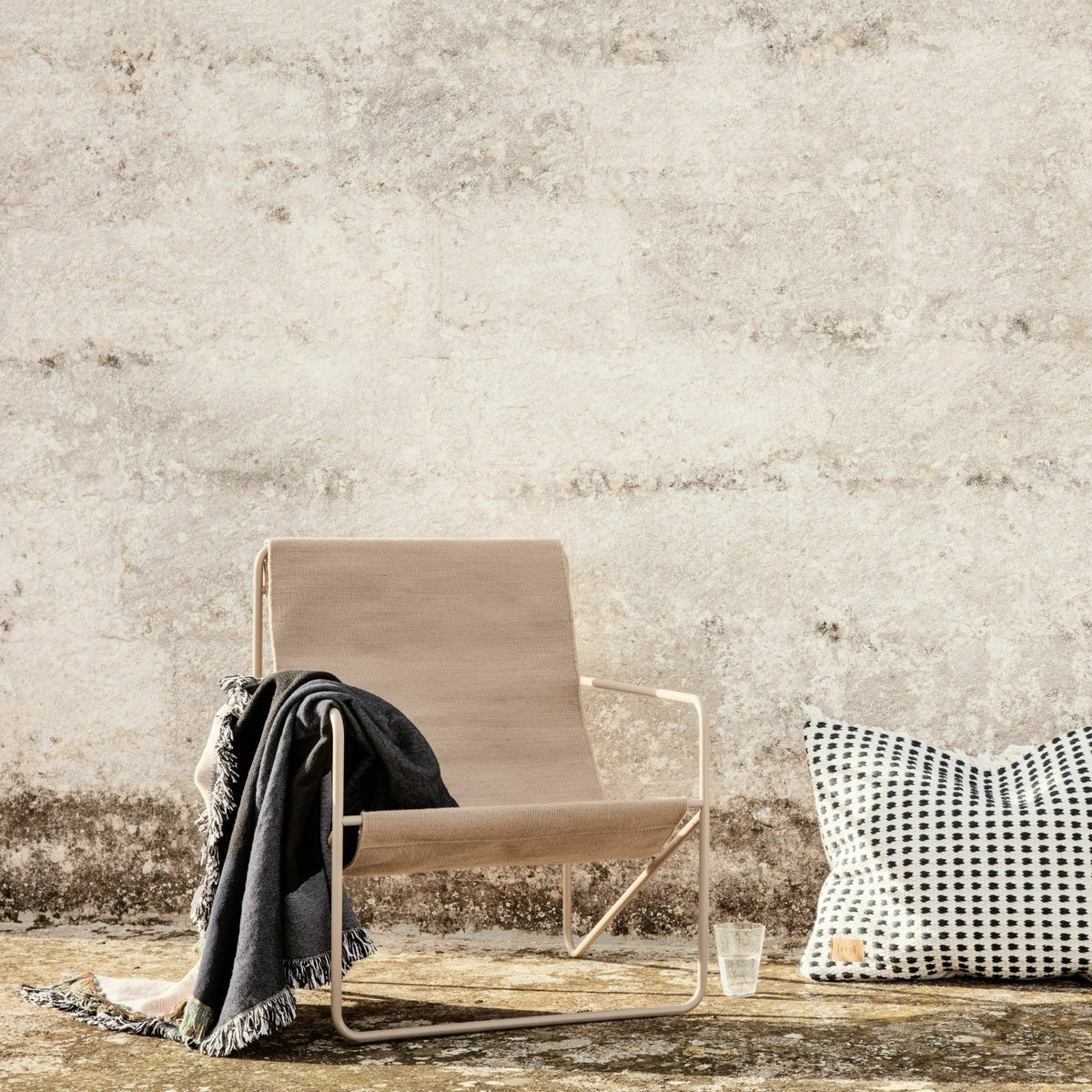 Fauteuil beige en métal beige Desert - Ferm Living - The Cool Republic