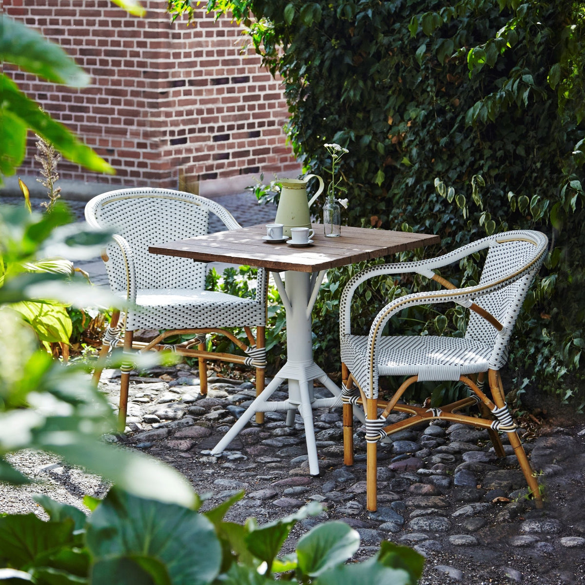 Fauteuil bistrot marron Madeleine - Sika Design - The Cool Republic