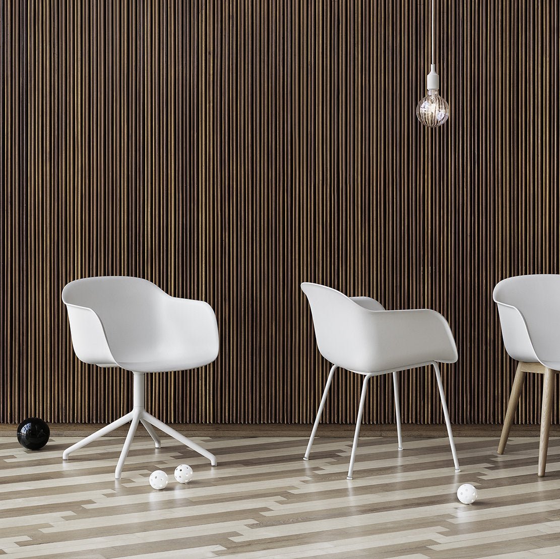 Fauteuil blanc piétement pivot Fiber - Muuto - The Cool Republic