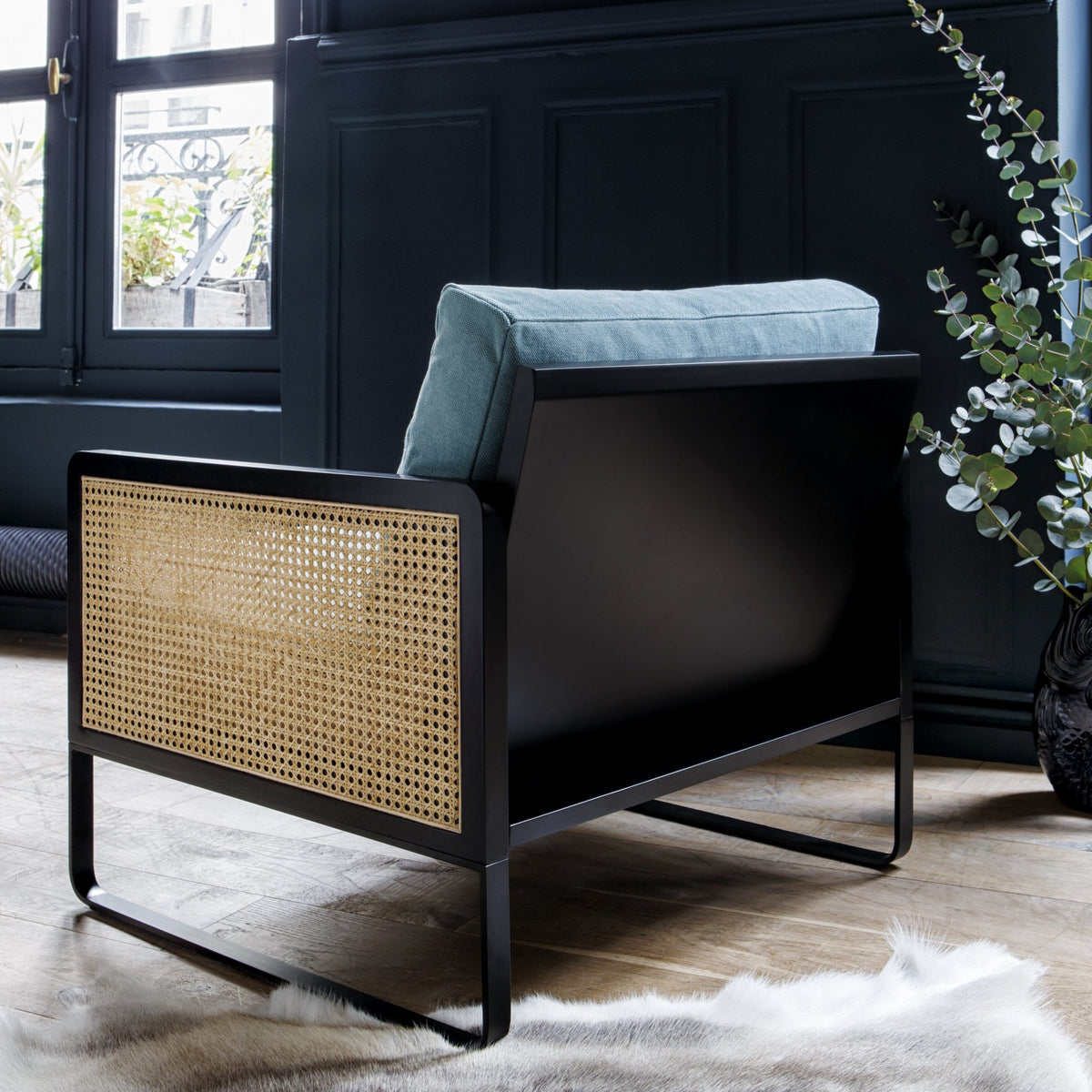 Fauteuil bleu en chêne Cannage - RED Edition - The Cool Republic