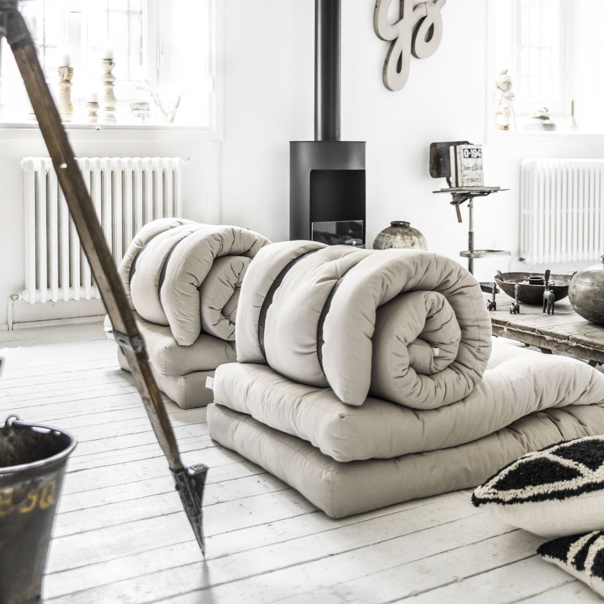 Fauteuil convertible en lit de jour gris Buckle-Up - Karup Design - The Cool Republic