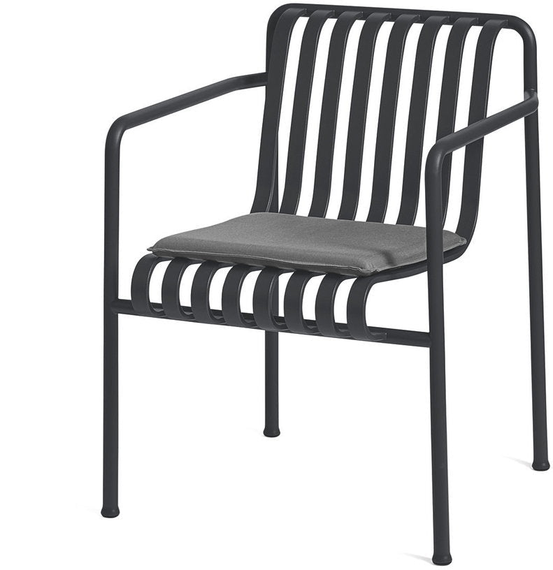 Fauteuil de jardin avec accoudoir en métal anthracite Palissade - HAY - The Cool Republic