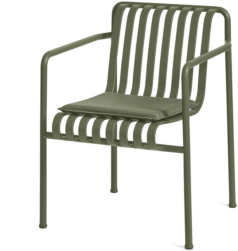 Fauteuil de jardin avec accoudoir en métal olive Palissade - HAY - The Cool Republic
