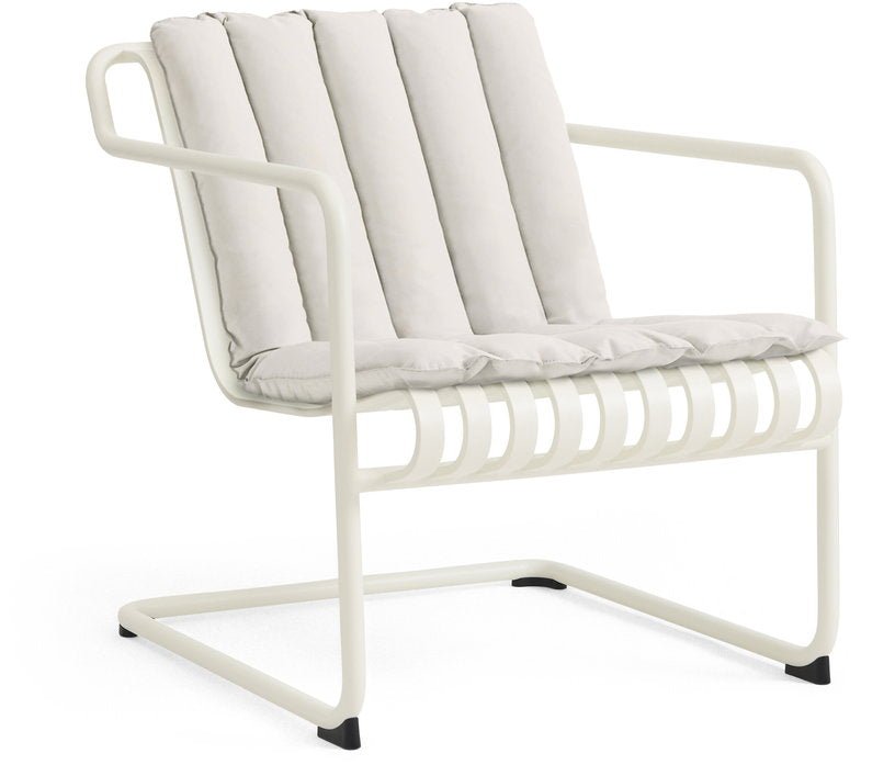 Fauteuil de jardin avec accoudoirs en acier blanc crème Palissade - HAY - The Cool Republic