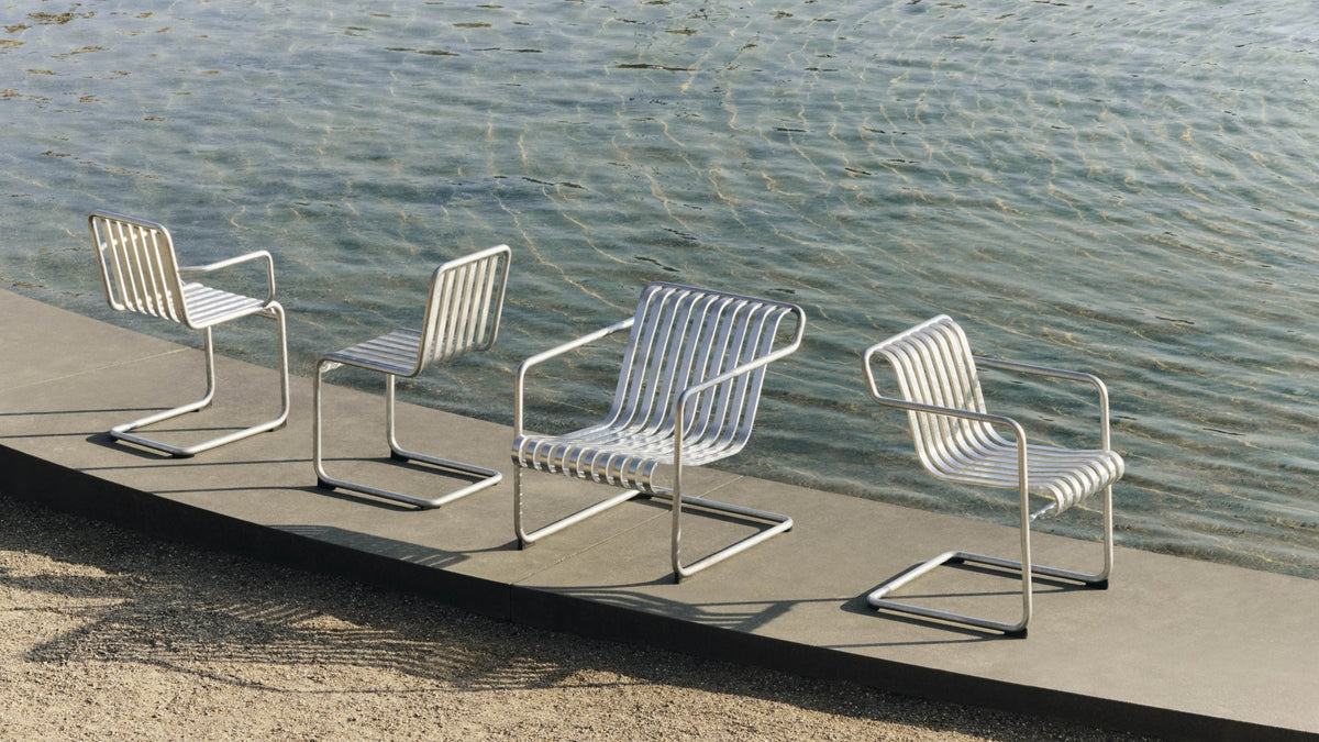 Fauteuil de jardin avec accoudoirs en acier galvanisé Palissade - HAY - The Cool Republic