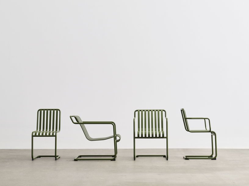 Fauteuil de jardin avec accoudoirs en acier vert olive Palissade - HAY - The Cool Republic