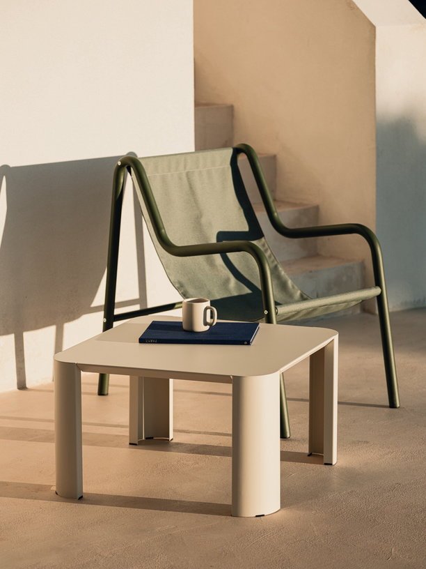 Fauteuil de jardin en acier vert forêt et tissu oléfine Nokk - noo.ma - The Cool Republic