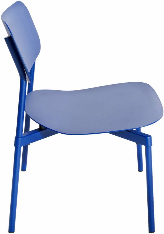 Fauteuil de jardin en métal bleu Fromme - Petite friture - The Cool Republic