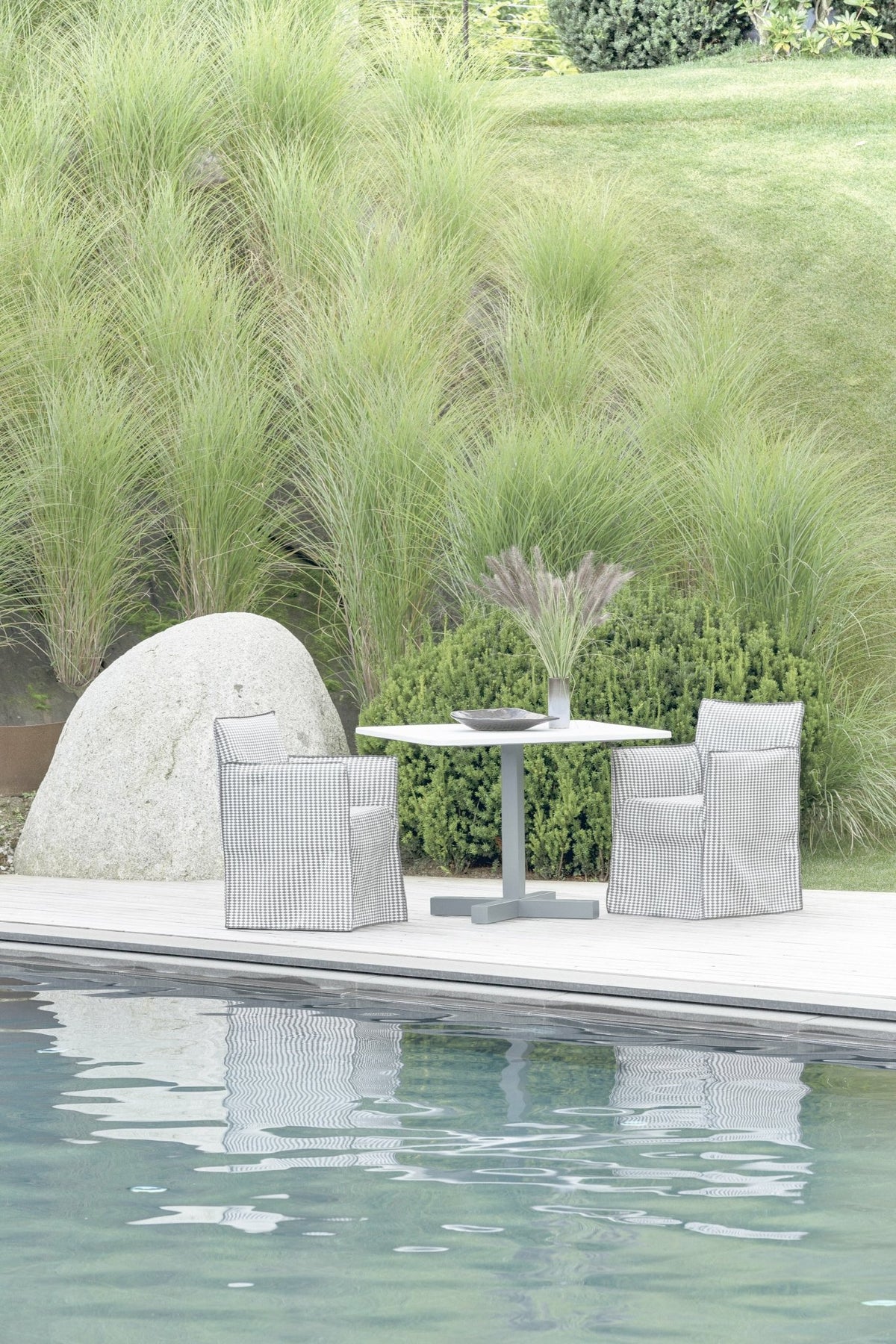 Fauteuil de jardin en tissu blanc Ghost Out 05 - Gervasoni - The Cool Republic