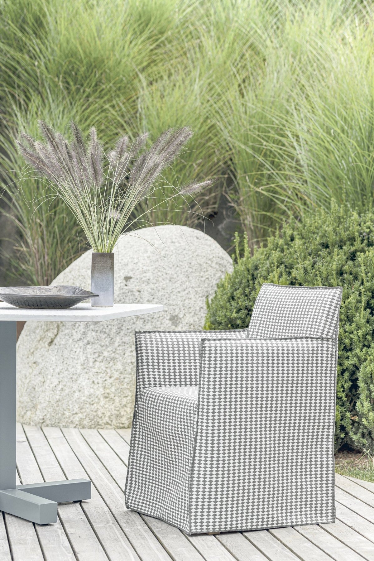 Fauteuil de jardin en tissu blanc Ghost Out 05 - Gervasoni - The Cool Republic