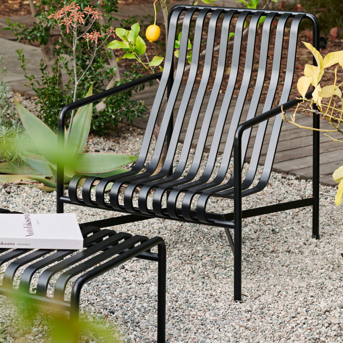 Fauteuil de jardin lounge en métal gris 73x88cm Palissade - HAY - The Cool Republic