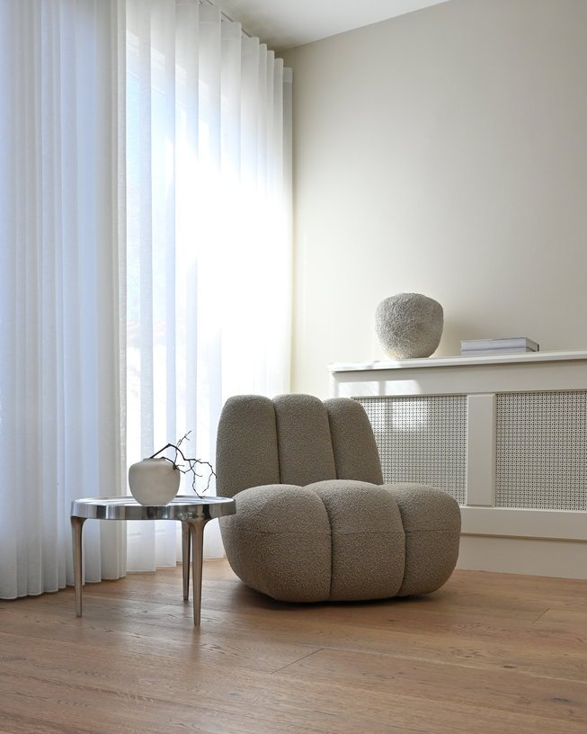 Fauteuil design en tissu bouclé beige Toe - 101 COPENHAGEN - The Cool Republic