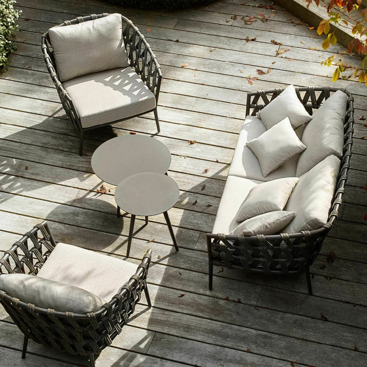 Fauteuil d'extérieur avec coussins gris lave Leo - Vincent sheppard - The Cool Republic